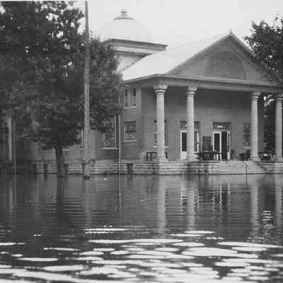 Photograph of the Christian Church during the 1927 Flood, Oak Street, Eugene, Oregon