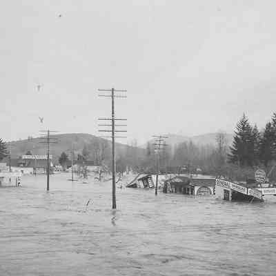 Photograph of Franklin Blvd Flooding, Glenwood, Oregon, date unknown