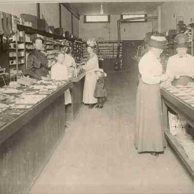 Photograph of 5&10 Cent Store, Main Street, Springfield, Oregon, Undated