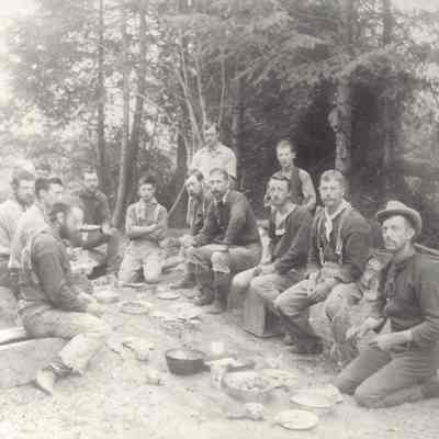 Photograph of a unknown group of men