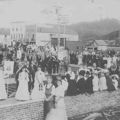 Building 100F Main Street, laying cornerstone event, 1907