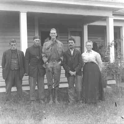 Photograph of the Mountjoy family, Oregon