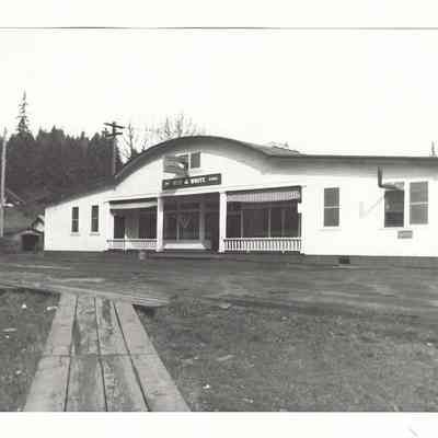 Photograph of Red and White Store, Wendling, Oregon