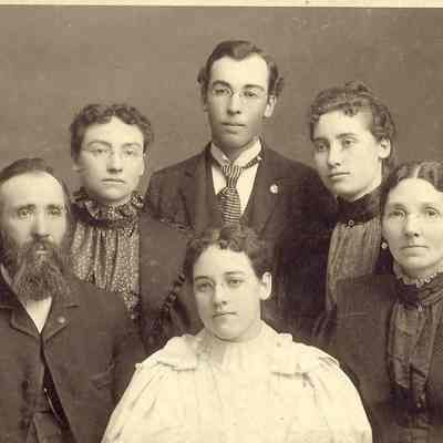 Family photograph of Haden D. Wylie and wife Elma Sutton, Henry Wylie, Emma Dodd and his sisters