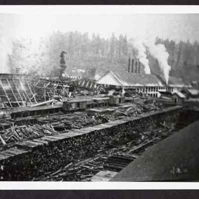 Photograph of Booth-Kelly Mill at Wendling, Oregon, circa 1901-1903