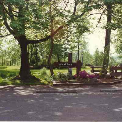 Photograph of Island Park, Springfield, Oregon, 1997