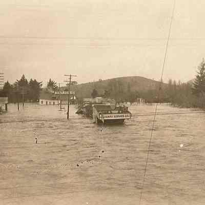 Photograph of the 1942 (?) flood, Springfield, Oregon