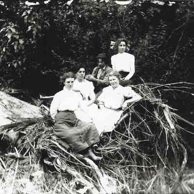 Four Sidwell Sisters and Young Man