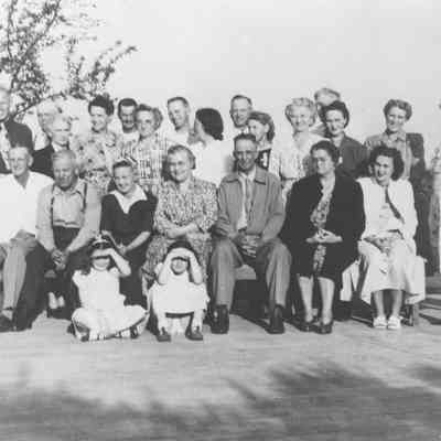 Group photograph of the Neighbors of Woodcraft members, Springfield, Oregon, 1948