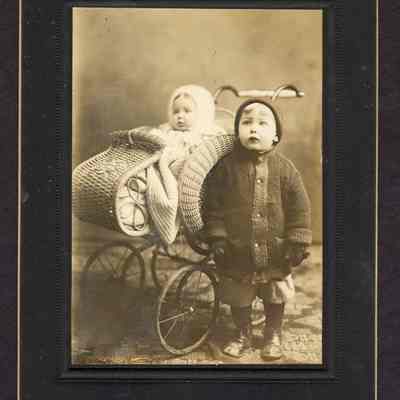 Photograph of Earl and Frank Beebe, circa 1907