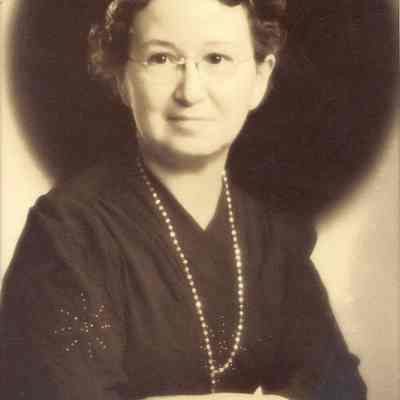 Photograph of Pauline Walton, circa 1940