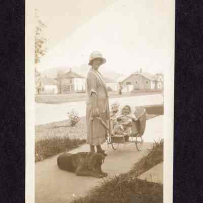 Photograph of Unknown woman and child, Undated