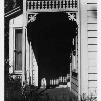 Photograph of the Brattain-Hadley house, Springfield, 1994-1998