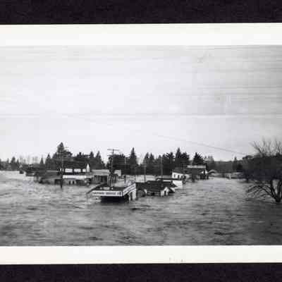 Photograph of Gateway Service Station in Glenwood Flood, 1927