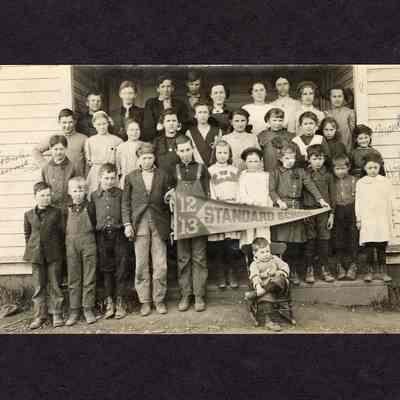 Postcard, Student Body, Thurston Elementary School, 1912-13