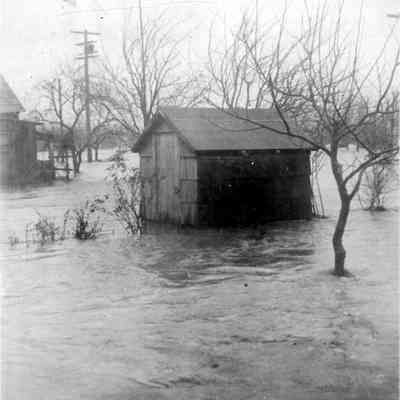 Photograph of flooded houses during the 1927 Flood, Springfield, Oregon