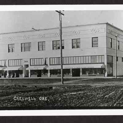 Photograph of storefronts in Creswell, Oregon