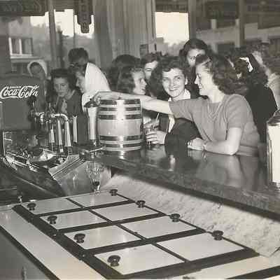 Gerlachs Drug Store, 1946
