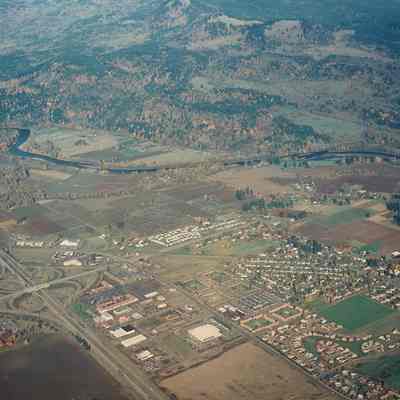 Aerial photograph of the Gateway area and Coburg Hills, Springfield, Oregon, circa 1985