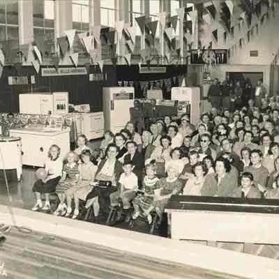 Photograph of assembly about electrical appliances, Electric Appliance Show, Springfield, Oregon, 1954