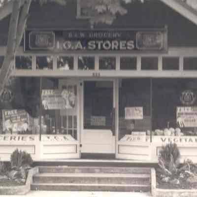 Photograph of I.G.A. Grocery Store, Springfield, Oregon, 1935