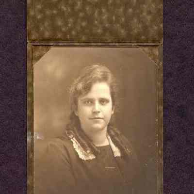 Photograph of unknown woman
