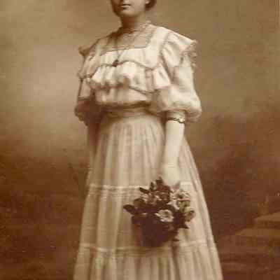 Unidentified young lady, circa 1905