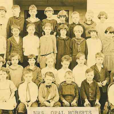 Photograph of elementary students with teacher Opal Roberts, Springfield, Oregon, date unknown.