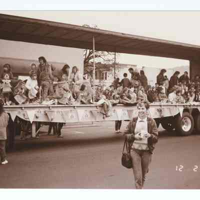 Photograph of the 1989 Christmas Parade, Springfield