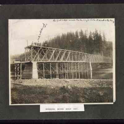 Photograph of Hendricks Bridge construction, McKenzie River, Oregon, 1907