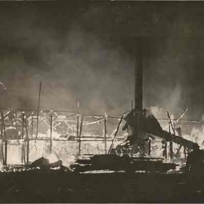 Photograph of the fire at Bennet Lumber Company, Springfield, Oregon, 1950