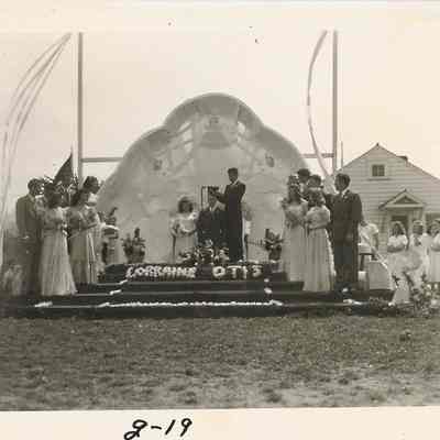 Photograph of the coronation of the king at the Springfield High School Springfest, Springfield, Oregon, 1947