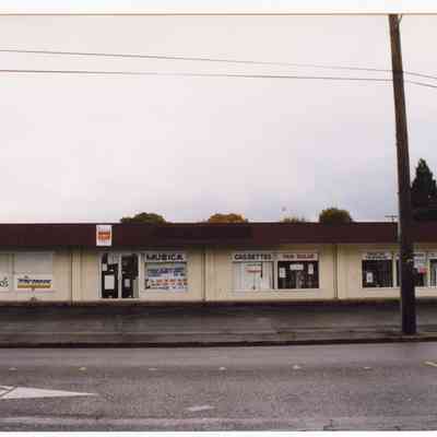 Photograph of shops at Main St and 14th St, Springfield, 1998
