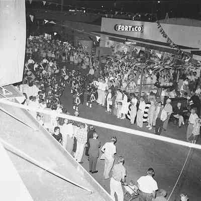 Photograph of Shoppers Paradise parade on Main St., Springfield, Oregon, 1957