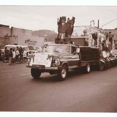 Photograph of the 1989 Christmas Parade, Springfield