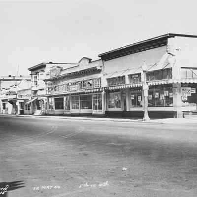 Photograph of Main Street between 4th and 5th streets, Springfield, Oregon, 1946