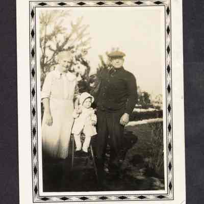 Photograph of Myrna Myers, and family, 1935