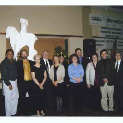Photograph of the Springfield Chamber of Commerce members with a model of The 'Equestrian' Statue