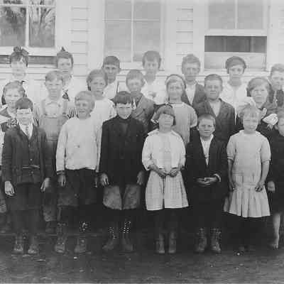 Photograph of Mt. Vernon School Students with Teacher