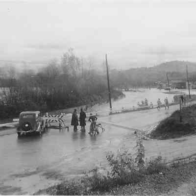 Photograph of the 1927 Flood, Judkins Point, Springfield, Oregon