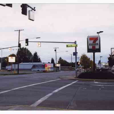 Photograph of the intersection at 14th St and Main St, Springfield, 1998