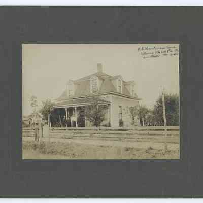 Photograph of L. E Thompson House, 7th and 8th St, Springfield, circa 1910