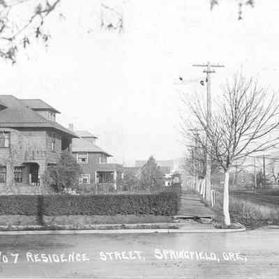 Photograph on postcard of house in Springfield, Oregon, circa 1964