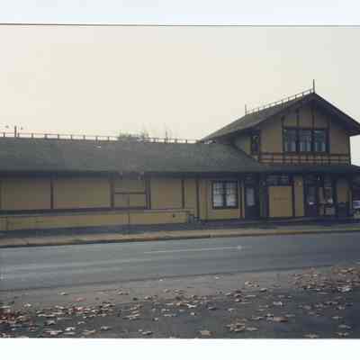 Photograph of the Springfield Chamber of Commerce building, former Train Depot, circa 1992