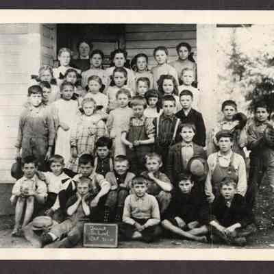 Photograph of students at Trent School, 1911