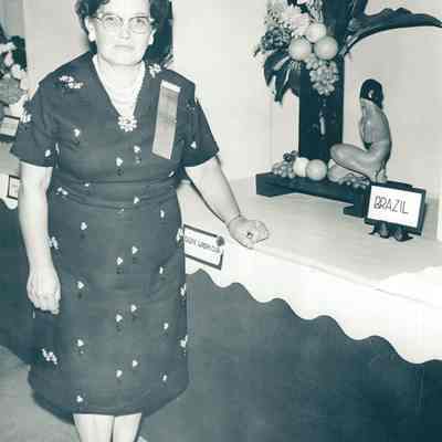 Photograph of Mary Harden Warner, at Lane Country Fair, Eugene, Oregon, 1963