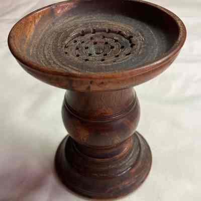 Wooden pounce pot