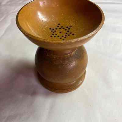 Wooden pounce pot