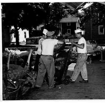 Blount Seafood '50 Arnold Vocalo truck driver from Mallsares Seafood John Biernocki 25x20 black and white glossy