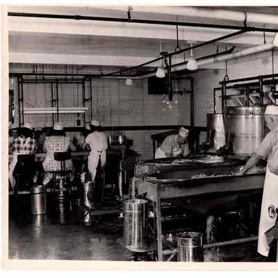 Blount Seafood Corp Warren R.I. Al Bryden foreman 25x21 black and white